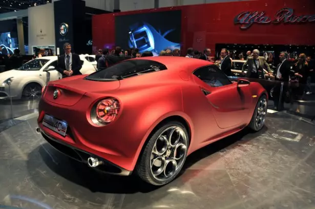 Espia foto - Alfa Romeo 4C uzņemts Turīnā 24117_3