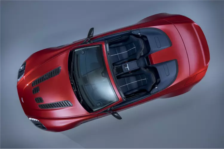 Aston Martin Vantage V12 S Roadster (၁၀) စီး၊