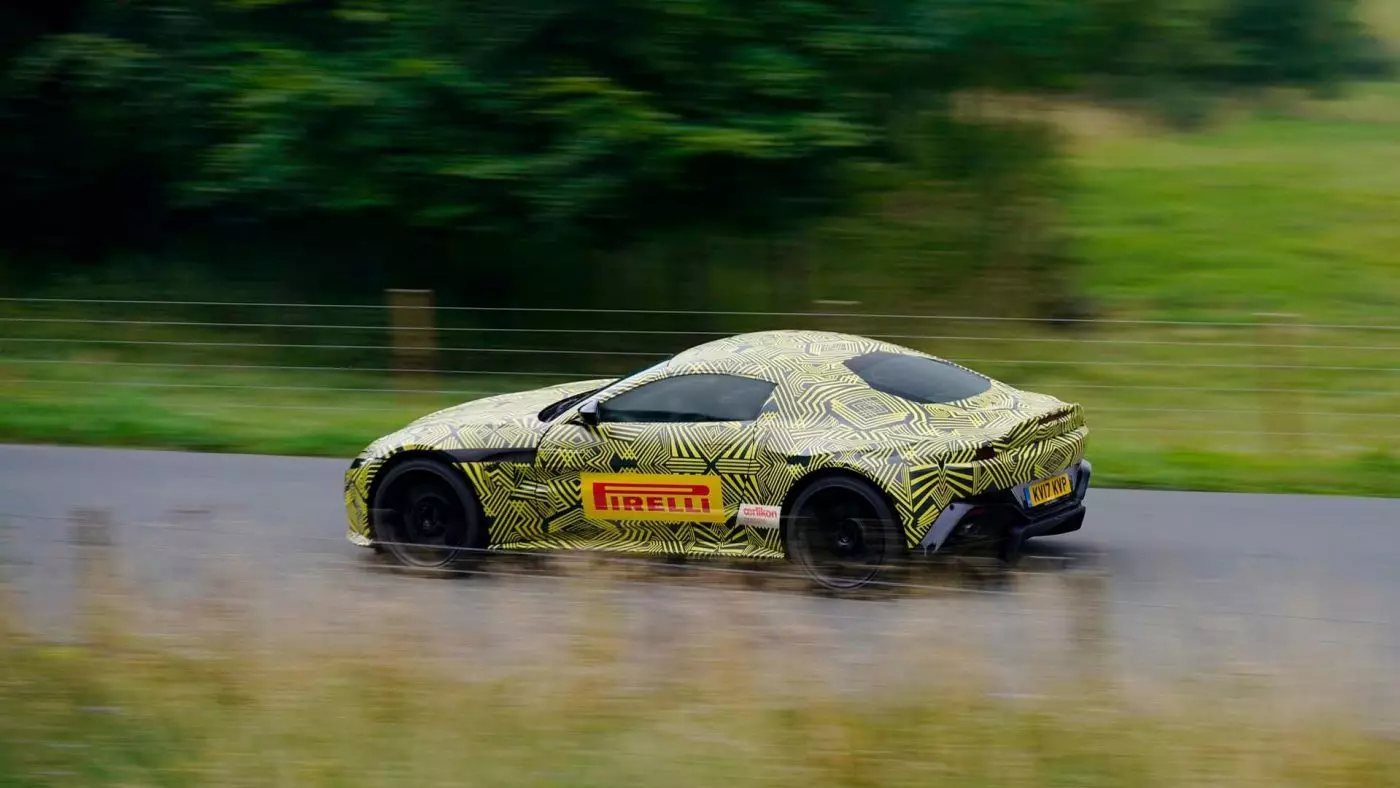 Aston Martin Vantage teaser'ı