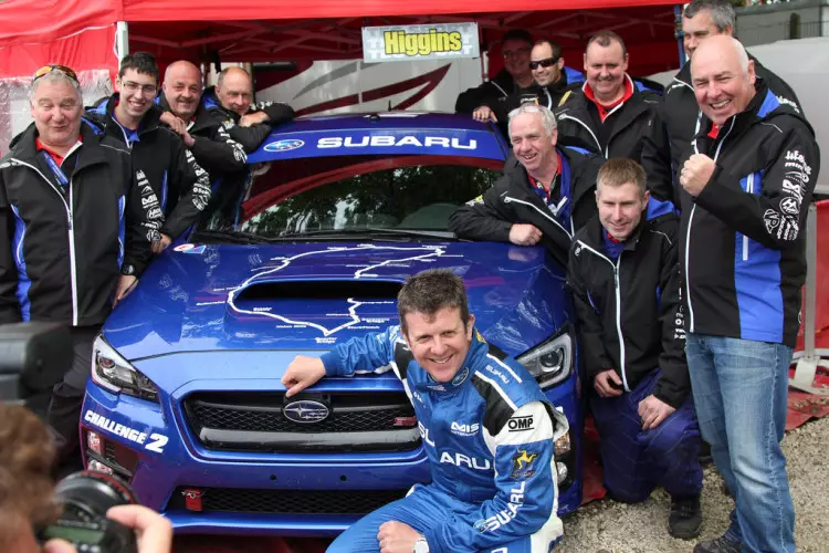 2015-Subaru-WRX-STI-ĉe-Insulo-de-Man-teamo