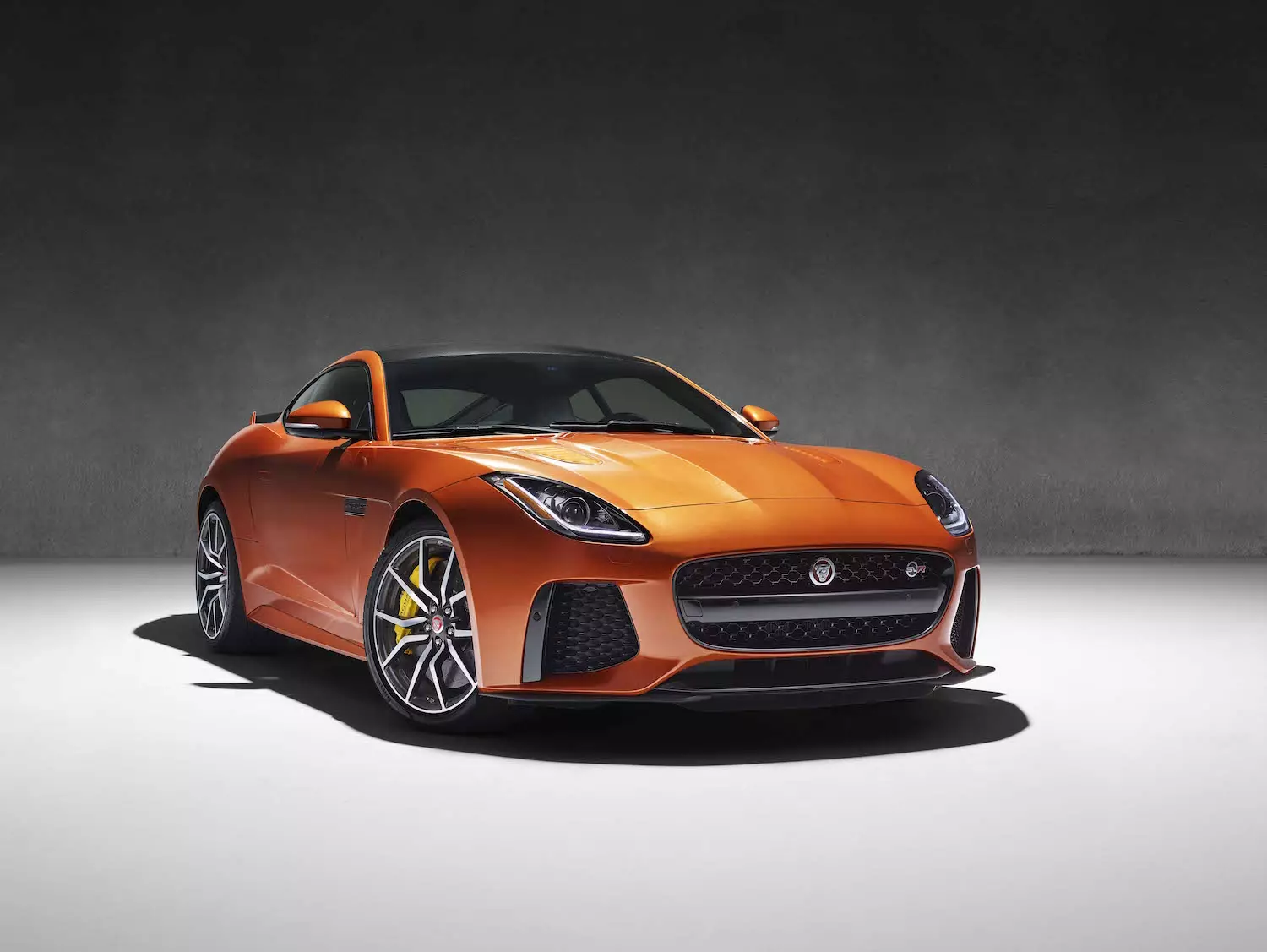 જગુઆર F-TYPE SVR