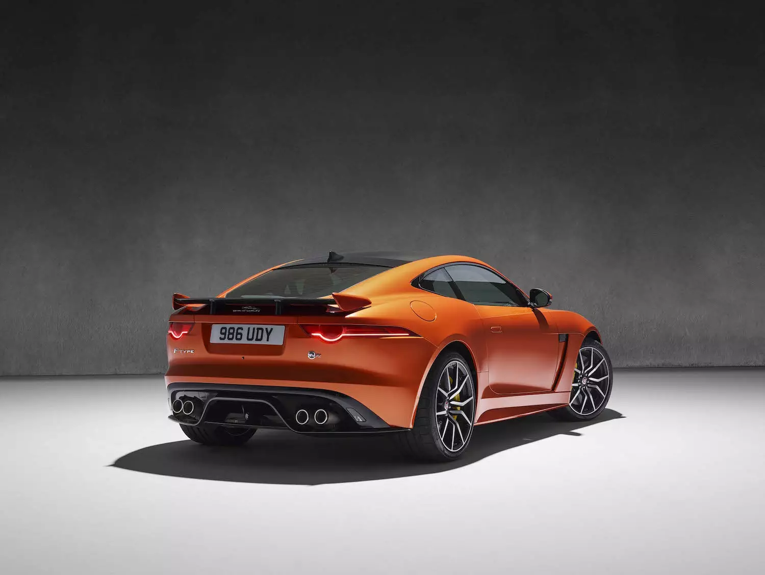 جاكوار F-TYPE SVR