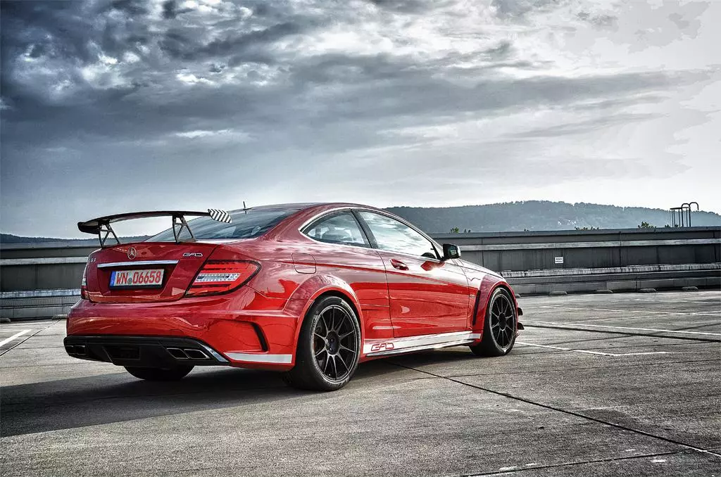 Mercedes C63 AMG Black Serie «vergëften» vun GAD-Motoren 24499_2