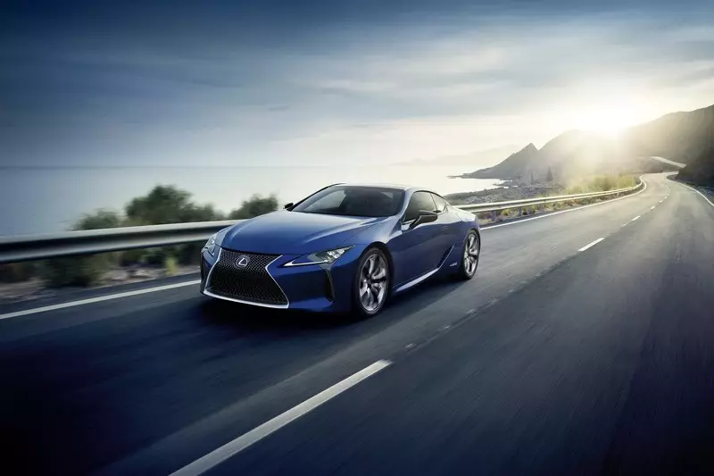 I-Lexus LC 500h: yonke imininingwane ye-hybrid coupé 24558_1