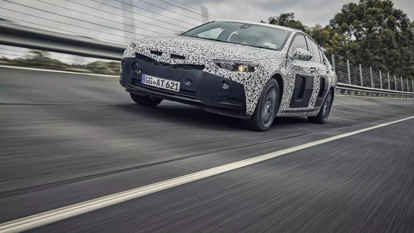 Novo Opel Insignia 2017: revolución total en nome da eficiencia 24609_2