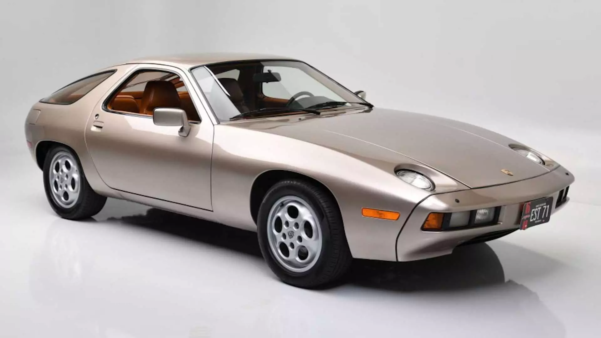 Porsche 928 risky business