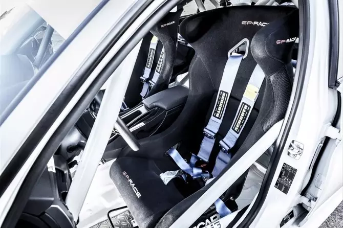 2014-RS-RacingTeam-BMW-RSM235i-Green-Hell-Edition-Interieur-2-1280x800