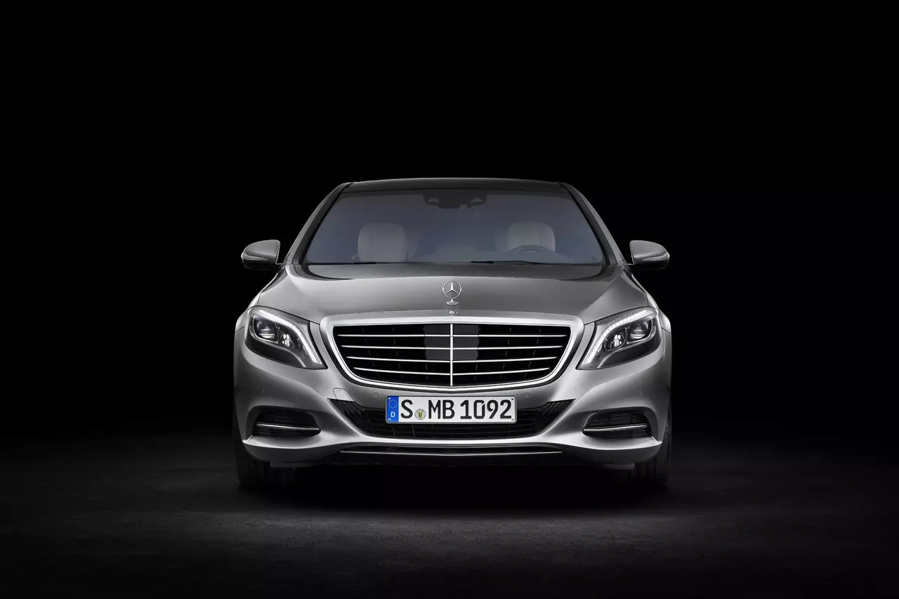 புதிய Mercedes S-Class: நேரடி விளக்கக்காட்சி மற்றும் 26 புதிய படங்கள் 24938_2