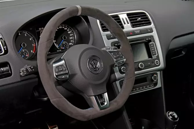 2013-BB-Automobiltechnik-Volkswagen-Polo-R-WRC-Titin-Interior-1-1280x800