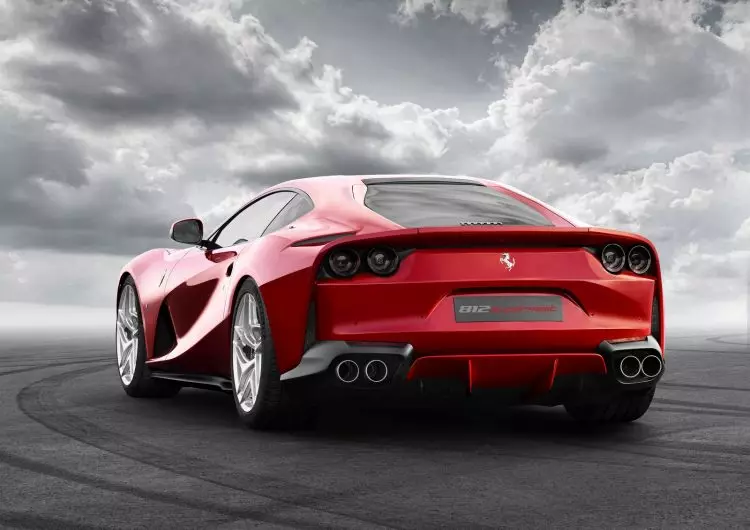 Ferrari 812 Süper Hızlı