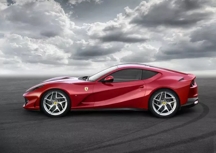 Ferrari 812 Superfast side