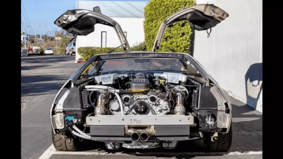 这辆 DeLorean 穿越到未来，从起亚 Stinger GT 那里“偷走了”双涡轮增压 V6