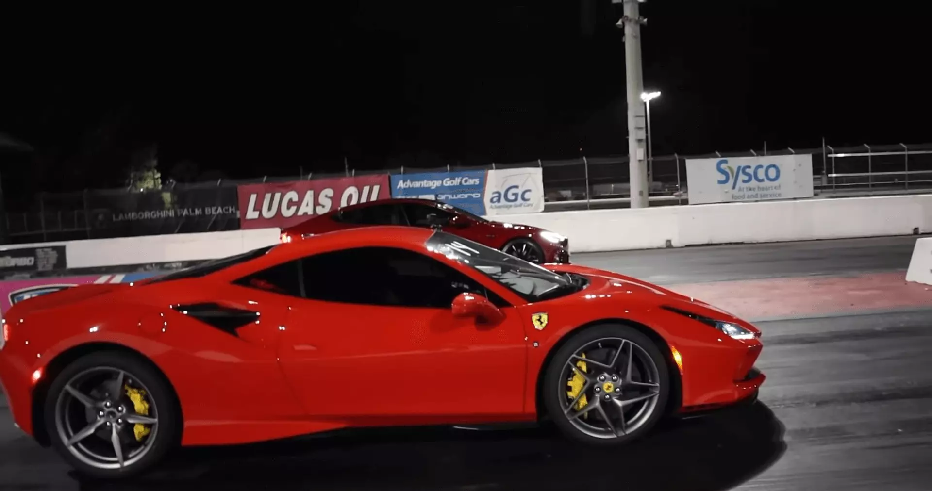 Poklon dirke Tesla Model S Ferrari F8 Drag race