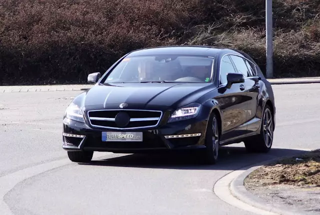 Mercedes CLS 63 AMG Shooting Brake caught off guard and with little camouflage 25161_2