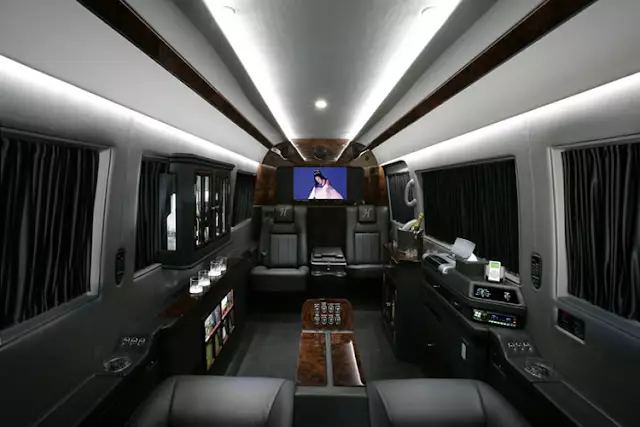 Mercedes Srinter JetVan: Luxury amin'ny kodiarana 4 25167_5