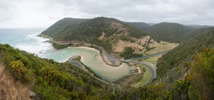 Tele_Ocean_Road,_Lorne,_Ausetalia_-_Feb_2012