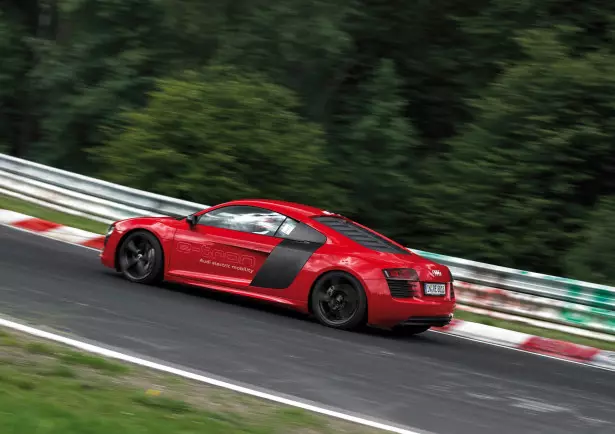 Rekord toru Nürburgring Audi R8 e-tron