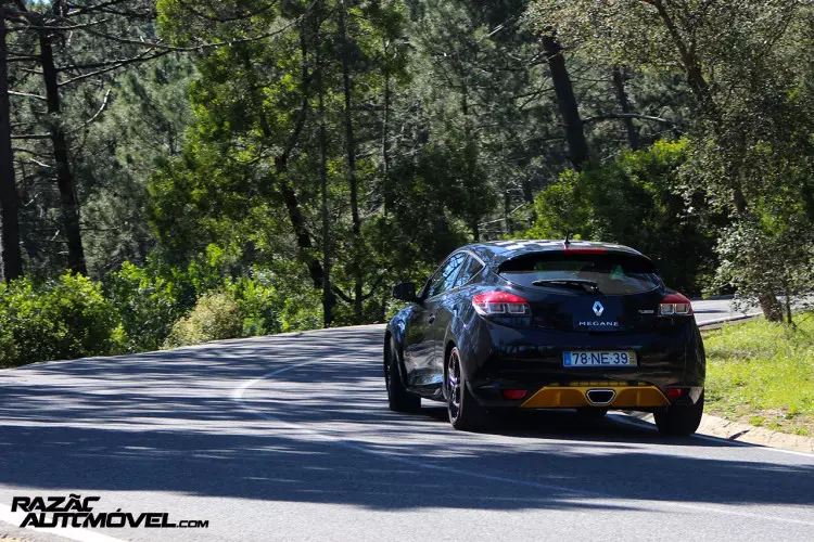 Renault-Megane-RS-RedBull