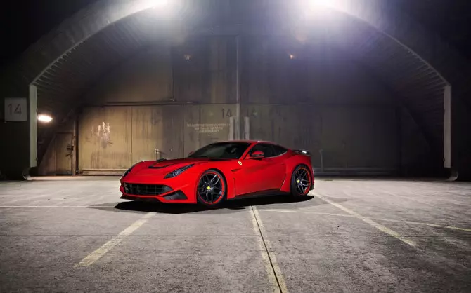 ឆ្នាំ 2013-Novitec-Rosso-Ferrari-F12berlinette-N-Largo-Static-5-1280x800