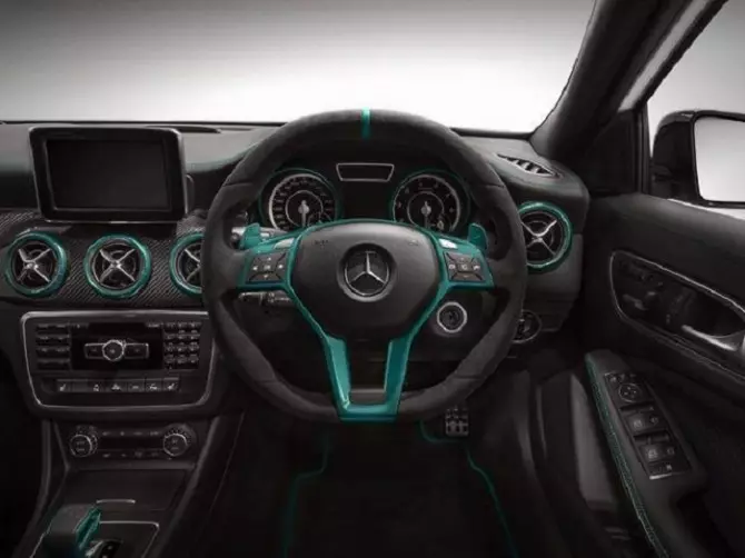 Toleo la Kijani la Mercedes A45 AMG Petronas