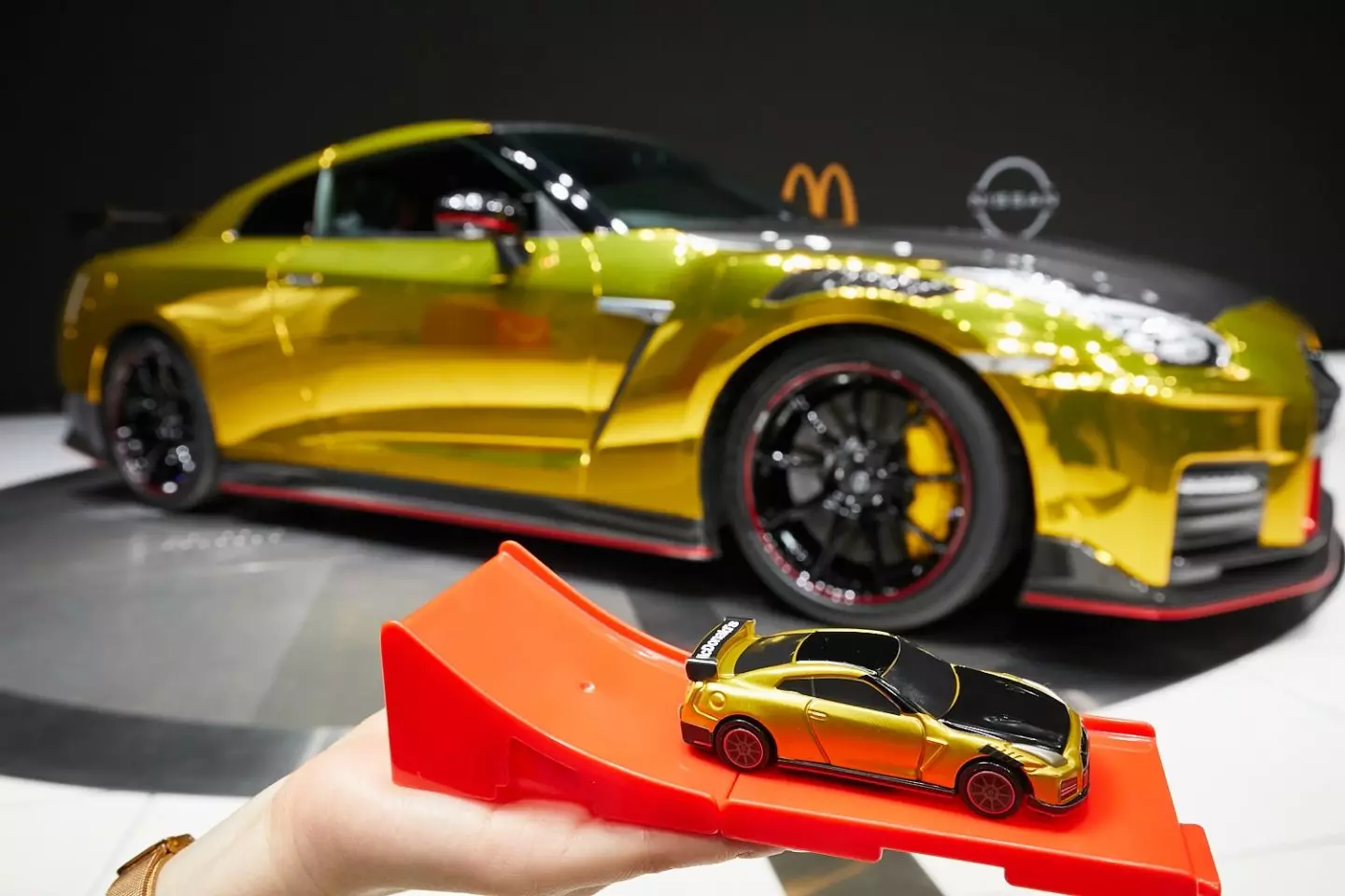 Nissan-GT-R-McDonalds-4