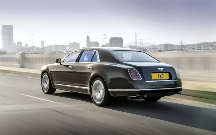 ឆ្នាំ 2015-Bentley-Mulsanne-Speed-Motion-2-1680x1050