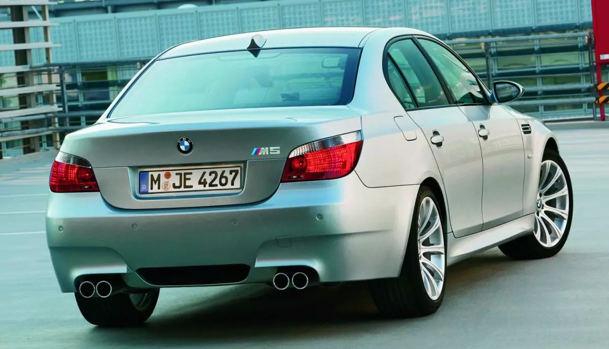 រថយន្ត BMW M5