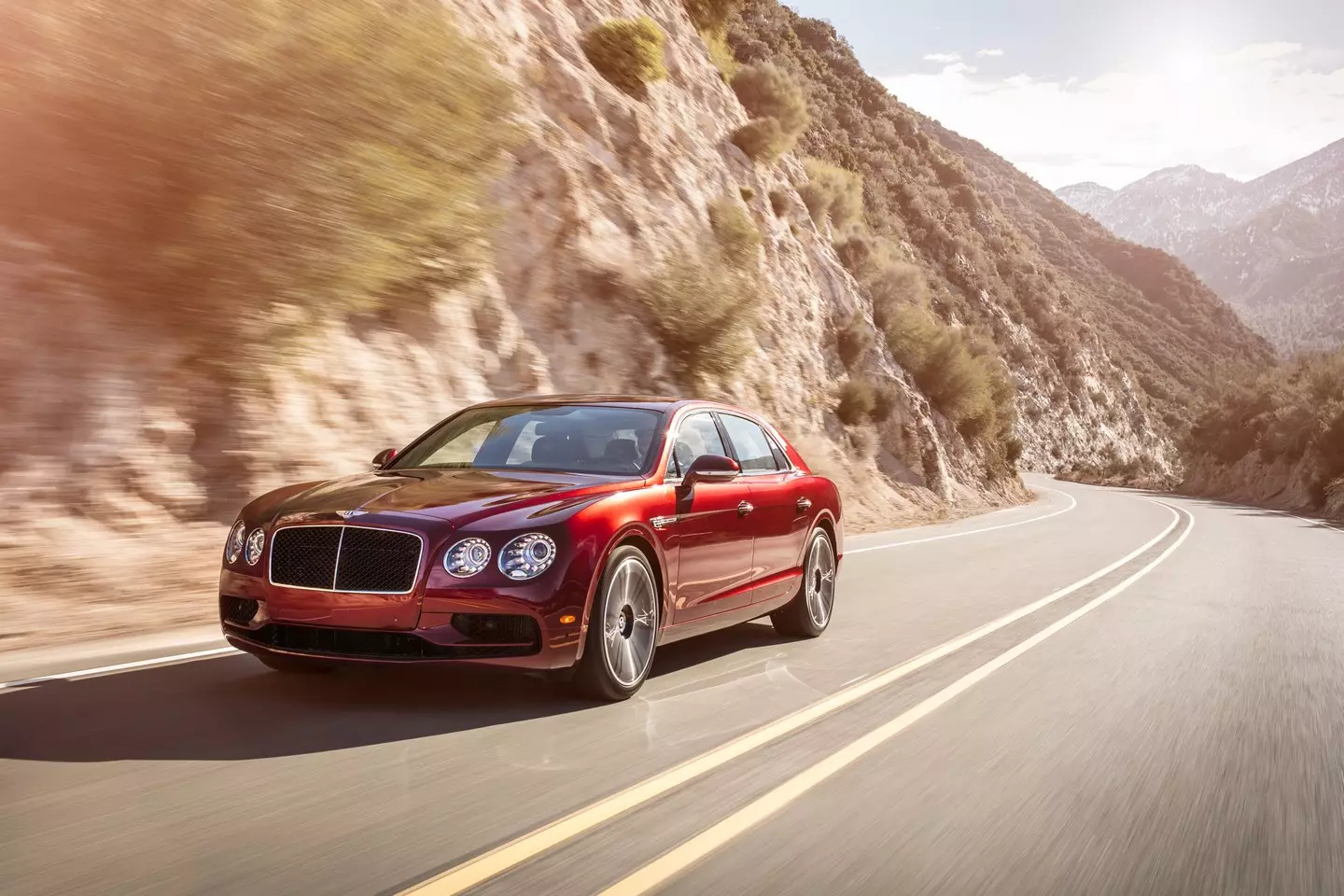 Bentley Flying Spur V8 S bi 521 hp ber bi Cenevreyê ve diçe 25845_1