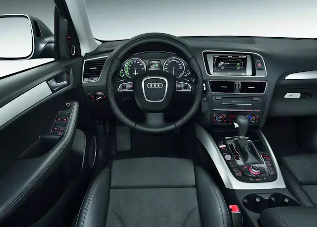 Audi Q5 hybrid quattro በሀገር ውስጥ ገበያ ላይ ደርሷል 25920_4