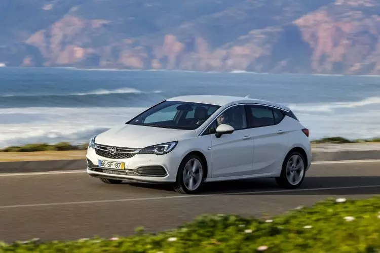 Opel Astra kritt nei Motoren an OPC Line Serie 26052_1