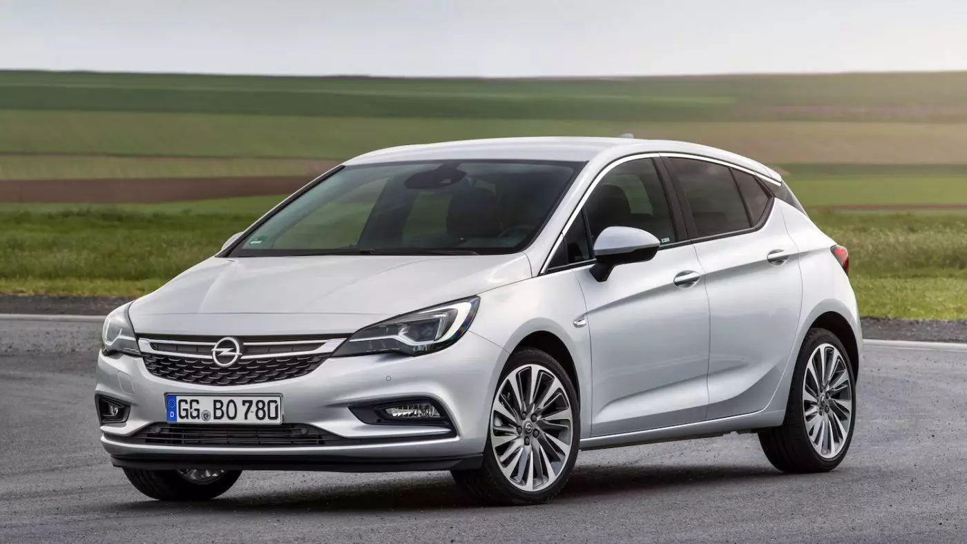 160hp Opel Astra BiTurbo जुलाईमा उपलब्ध हुनेछ 26053_1