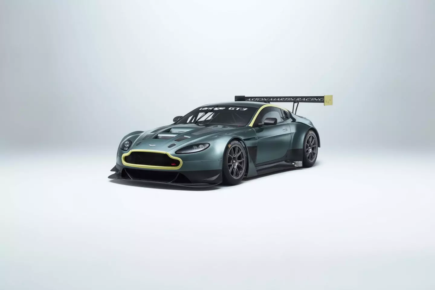 Астон Мартин V12 Vantage GT3