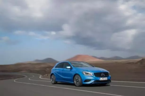 Ua fa'ailoa mai le Mercedes A-Class fou! O ai na vaai i ai ma o ai foi na vaai i ai... 26176_4