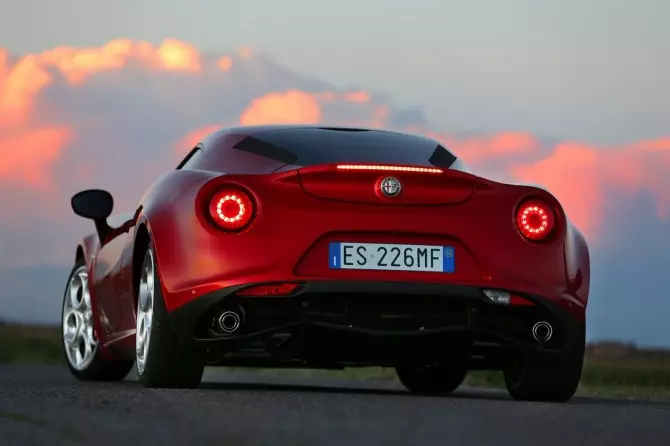 Alfa Romeo-4C_7