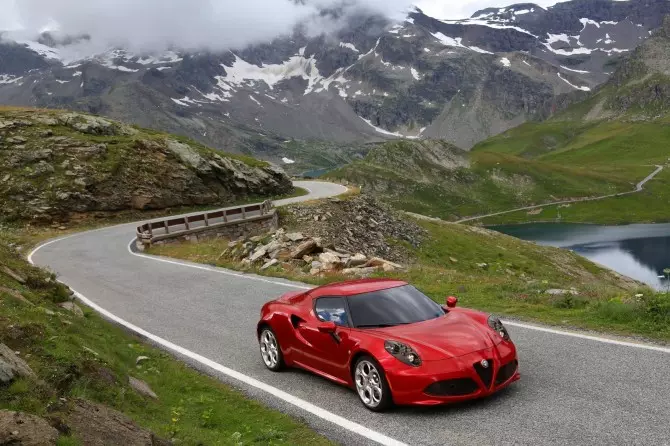 Alfa Romeo-4C_1