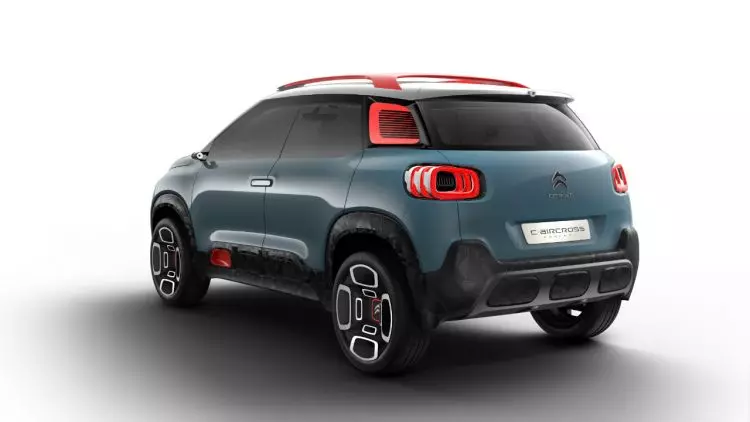 Cysyniad Citroen C-Aircross 2017 yn y cefn