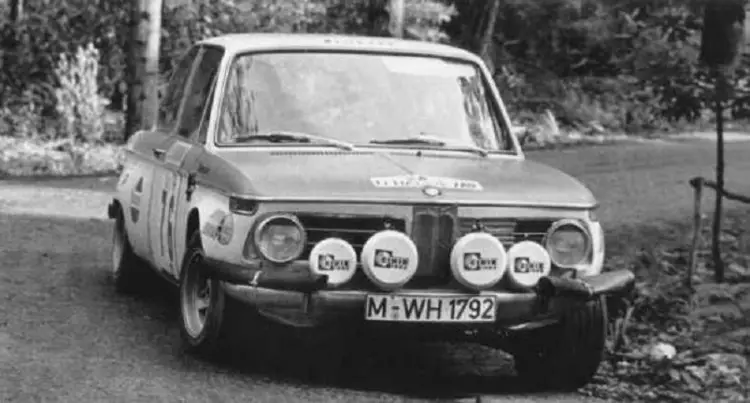 BMW 2002 r. w Alpinie