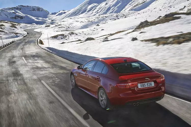 JAGUAR_XE_AWD_Locatie_05