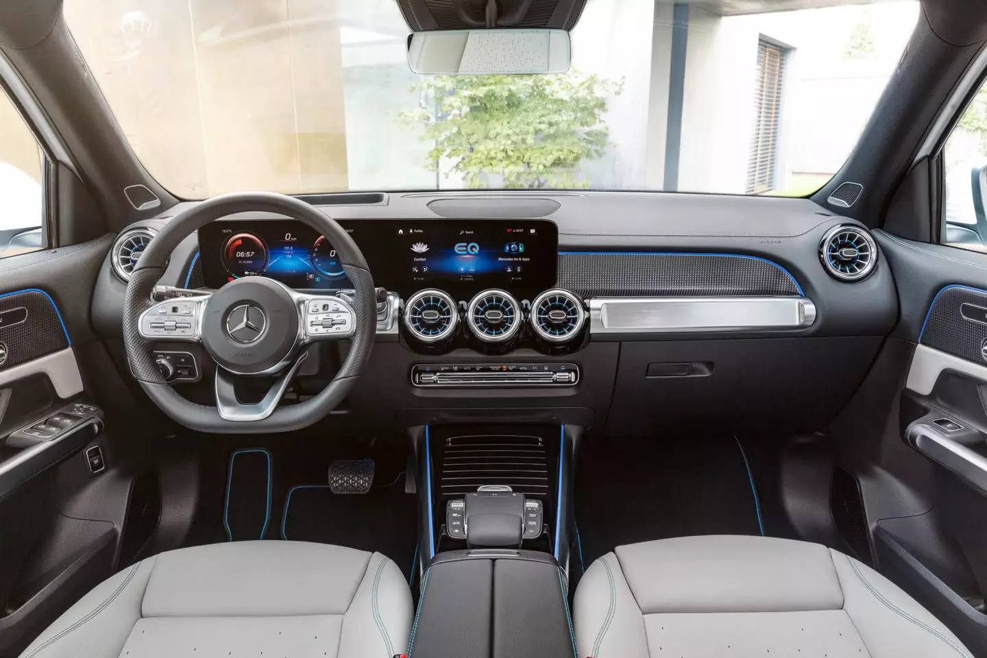 Mercedes-Benz EQB z roku 2021