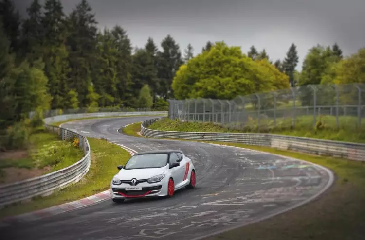 megane rs nurburgring 6