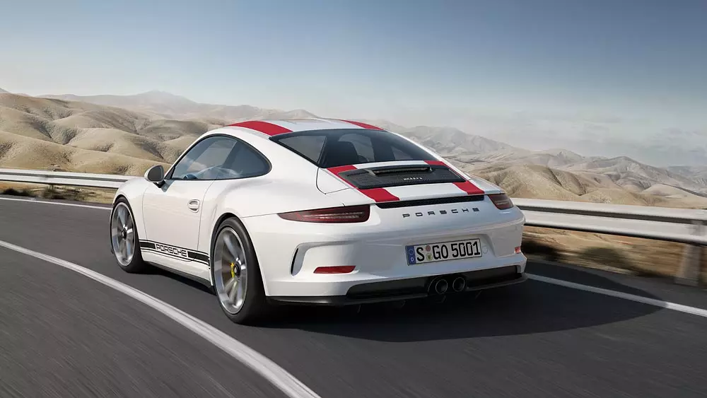 Porsche 911 R: manuál. atmosférický. stará škola. 27079_1