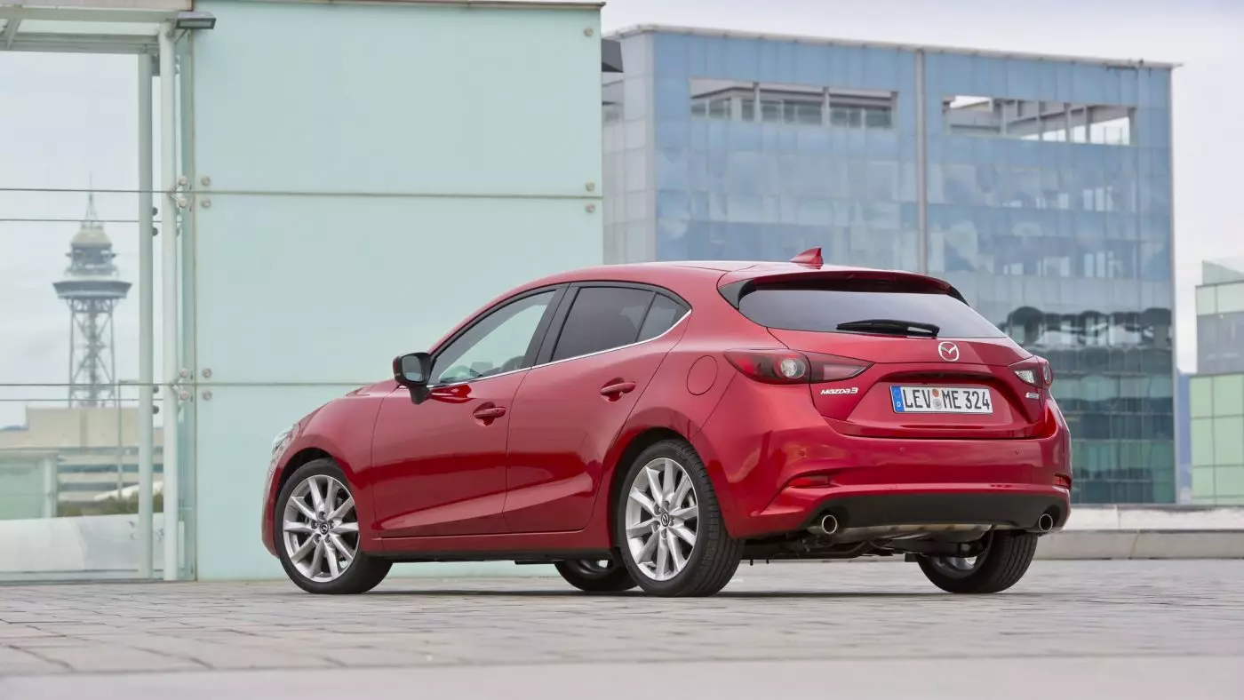 A Mazda3-at felújították, és most már Portugália árai vannak 27357_2