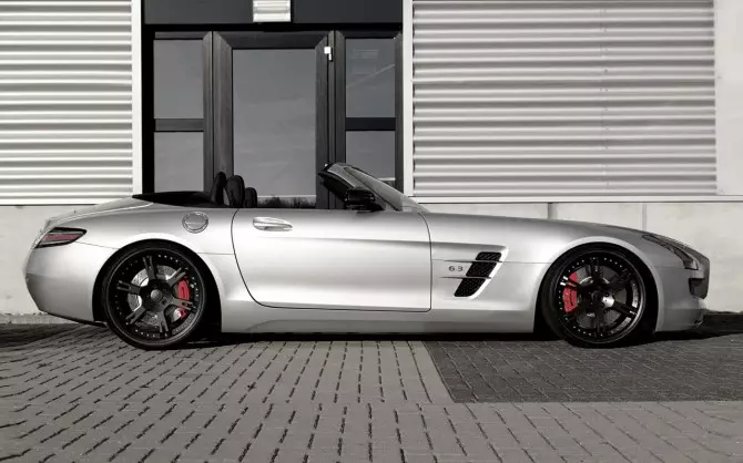 2013-Ibimuga-Mercedes-Benz-SLS-AMG-Umuhanda-uhagaze-2-1280x800