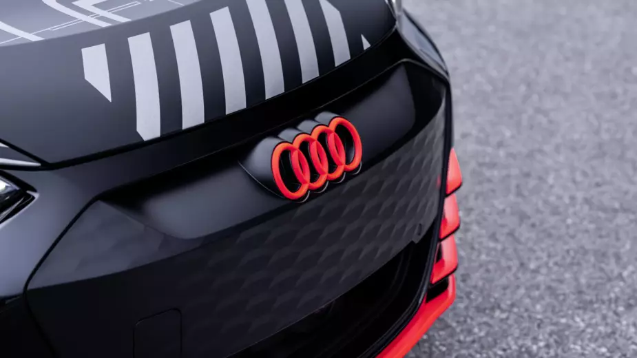 ಮೌನ. Audi ನ ಹೊಸ 100% ಎಲೆಕ್ಟ್ರಿಕ್ ಇ-ಟ್ರಾನ್ GT ಅನ್ನು ಕೇಳಿ