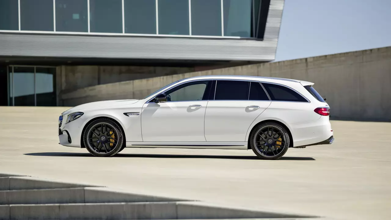 Mercedes-AMG E63 S 4Matic+ postaja