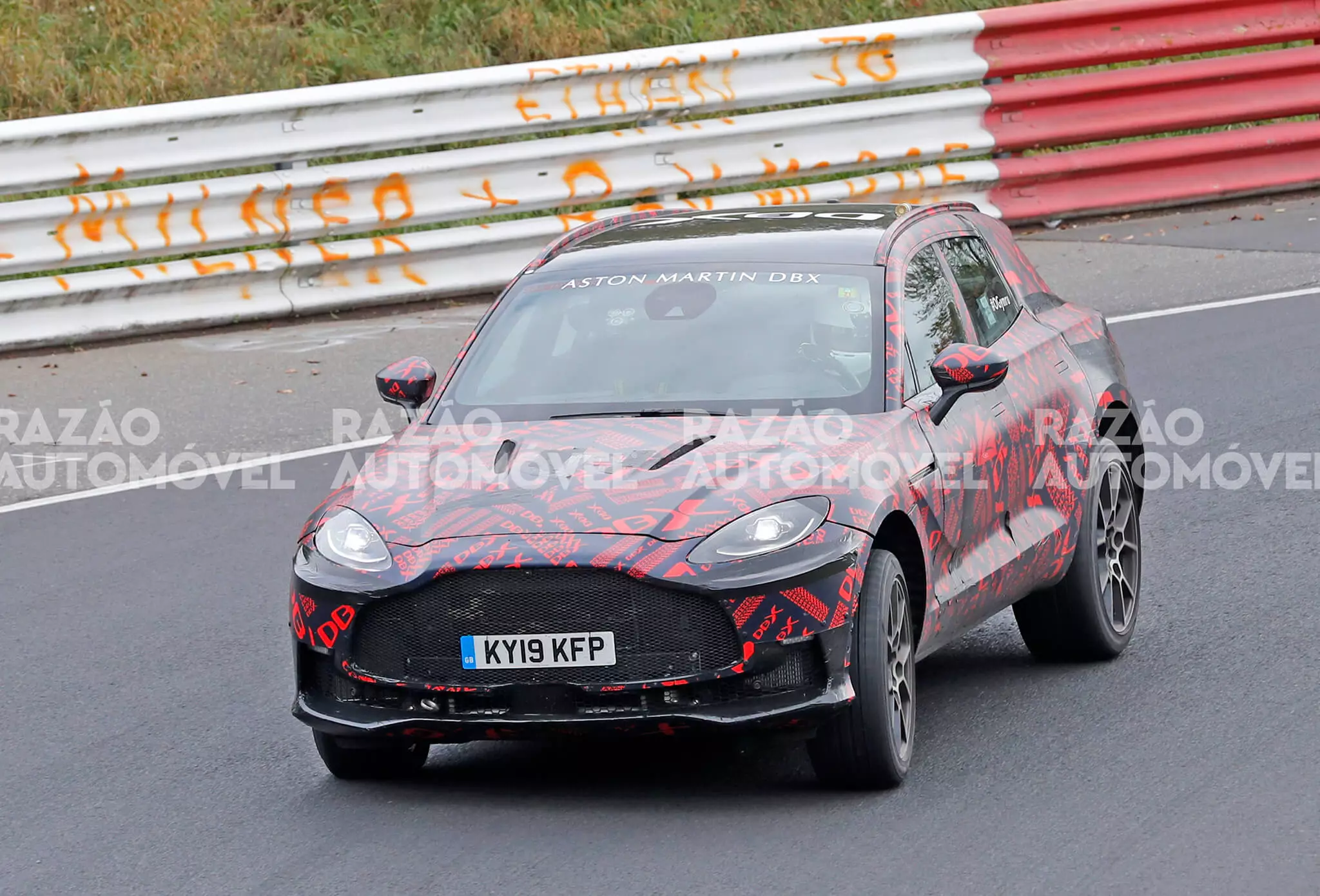 Aston Martin DBX S njósnamyndir