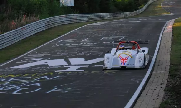 Vrei să fii un maestru al asfaltului? Mai întâi trebuie să treci prin Nurburgring! 28023_1