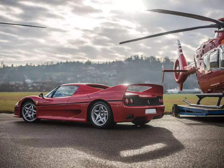 Ferrari F50 (၂)စီး၊