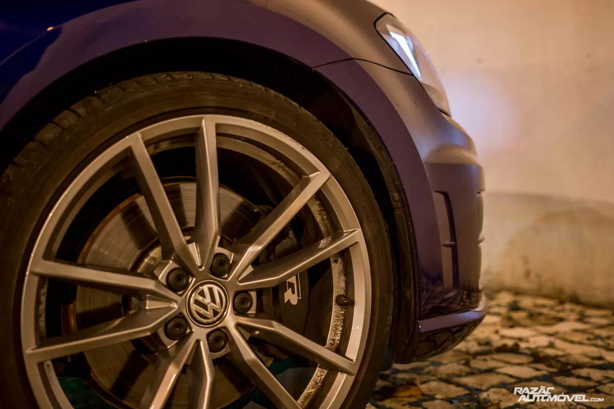 I-Volkswagen Golf R: iyafana njalo ne-