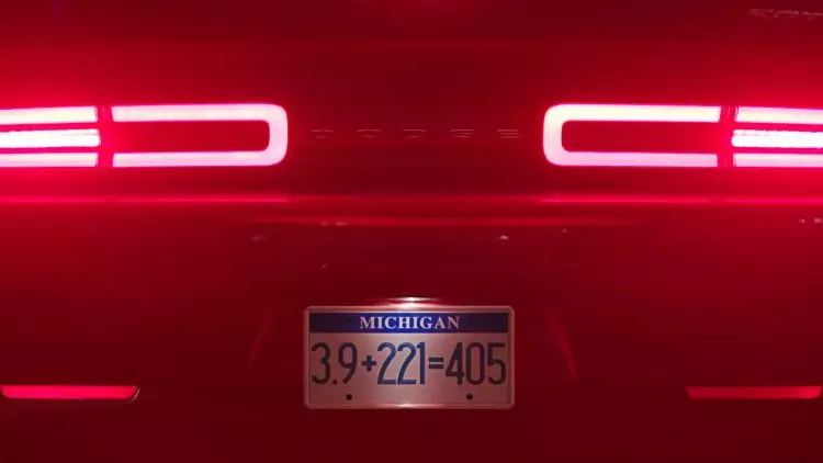 Dodge Challenger SRT Demon: Ezinụlọ, anaghị akwụ ụgwọ 28747_1